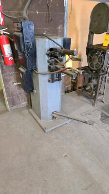 UNIVERSAL WELDER CORP. MODEL 874 PEDESTAL SPOT WELDER - 2
