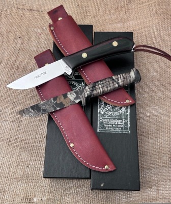 Pair of Queen Hunters