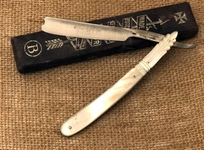 Wade & Butcher Carved Pearl Razor