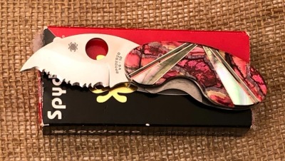 Spyderco Santa Fe Stonework's Black Lip Pearl and Pink Turquoise Cricket
