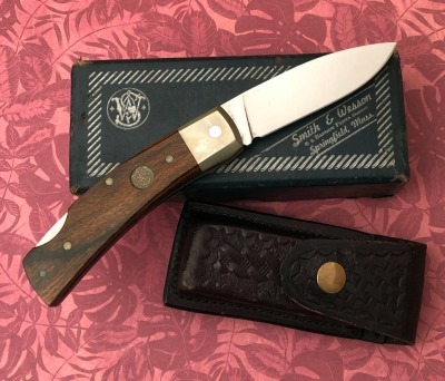Smith & Wesson 6060 Wood Lockback