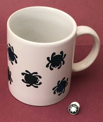 Spyderco Vintage Mug with Pin and letter* MultiPar bidding. See Lot 450 for details