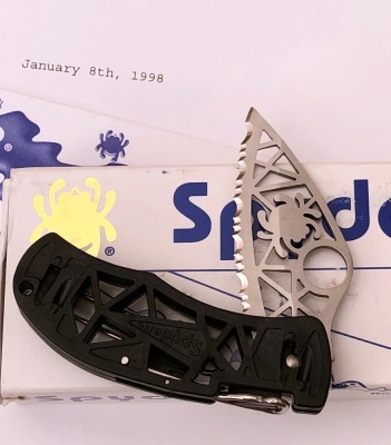 Spyderco "Q"* MultiPar bidding. See Lot 450 for details