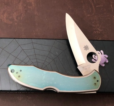 Spyderco Delica* MultiPar bidding. See Lot 450 for details
