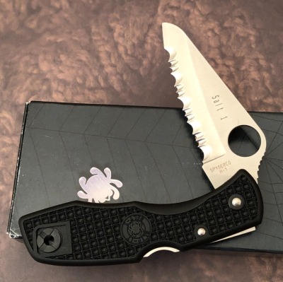 Spyderco Salt 1 Black* MultiPar bidding. See Lot 450 for details
