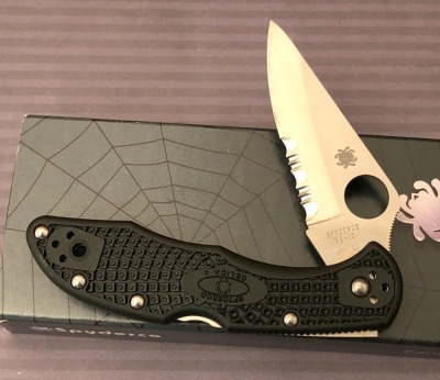 Spyderco Delica 4* MultiPar bidding. See Lot 450 for details
