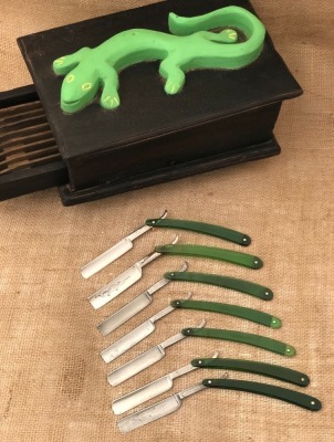 Cattaraugus Green Lizard Seven Day Shaving Stand Set in Wood Box