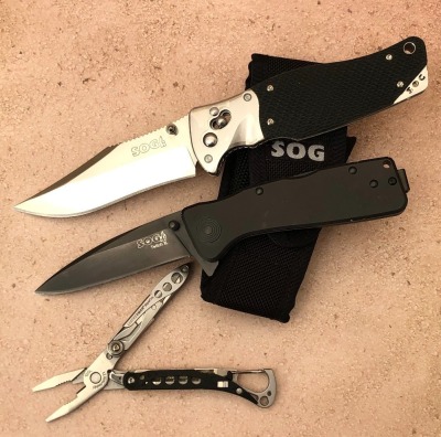 Pair of SOG and a Leatherman