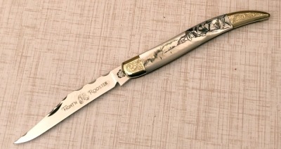 Fight'n Rooster Etched Pearl Texas Toothpick with Engraved Bolsters
