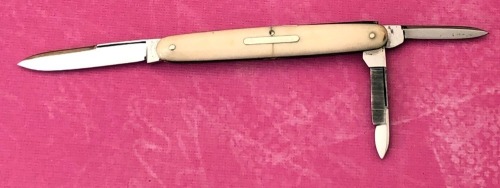 Cattaraugus Exhibition Bone Pen Whittler