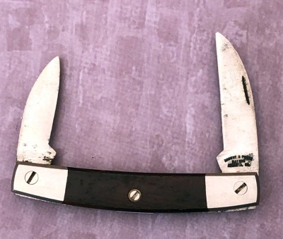 Brown and Pharr Two Blade Wood Folder