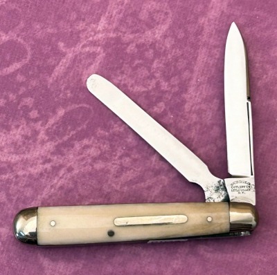 Cattaraugus Exhibition Bone Two Blade with Spatula