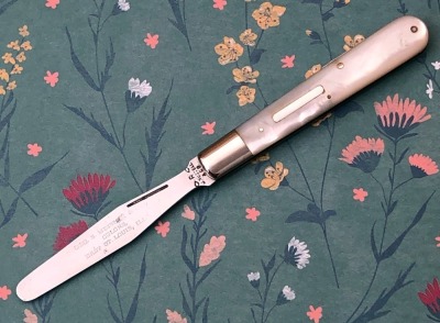 Vintage J Russell USA Pearl Spatula Knife