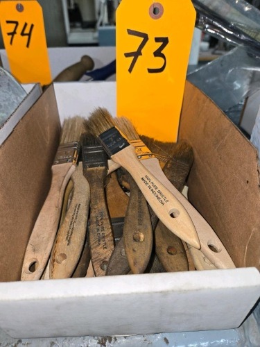 LOT PAINT BRUSHES