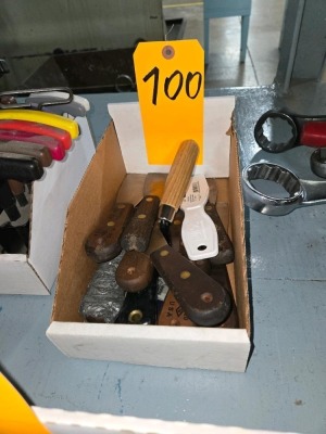 LOT ASSORTED PALLET KNIVES