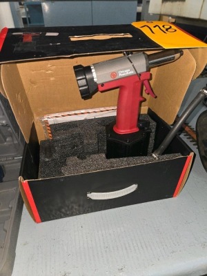 CHICAGO PNEUMATIC RIVETER