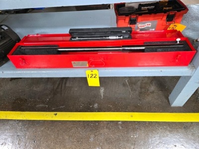 LOT HEAVY-DUTY TORQUE WRENCHES