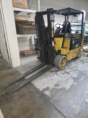 HYSTER FORKLIFT 11,900 LB. CAPACITY